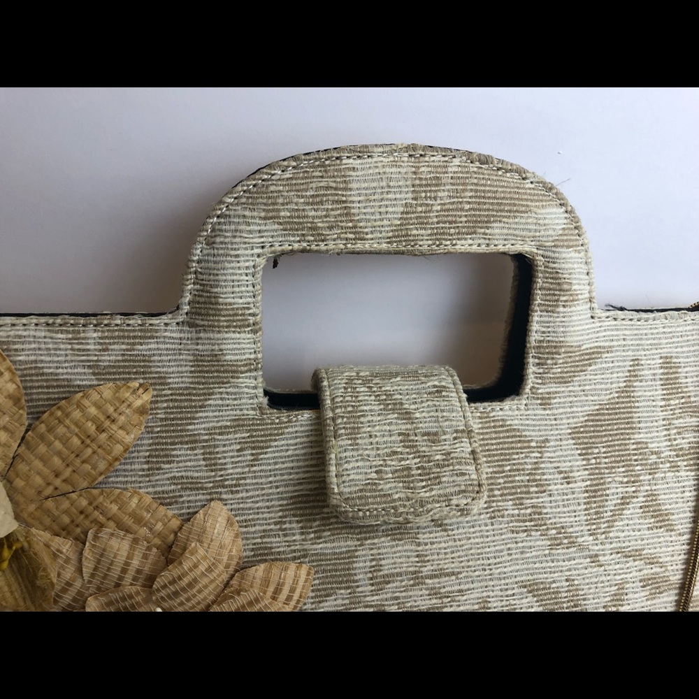 Hand signed 2003 MOO ROO handbag - Picture 3 of 8